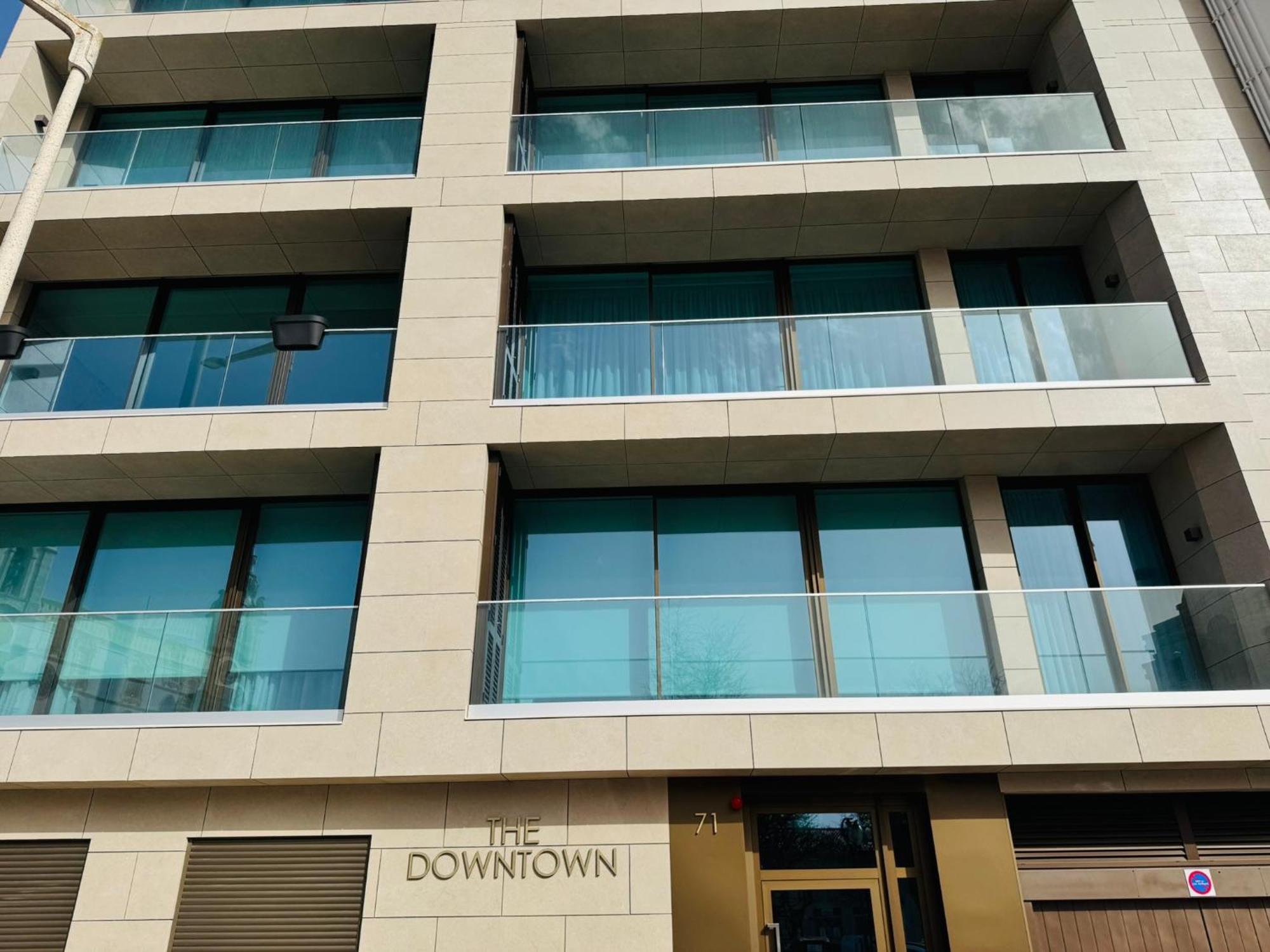 Downtown Luxury - *