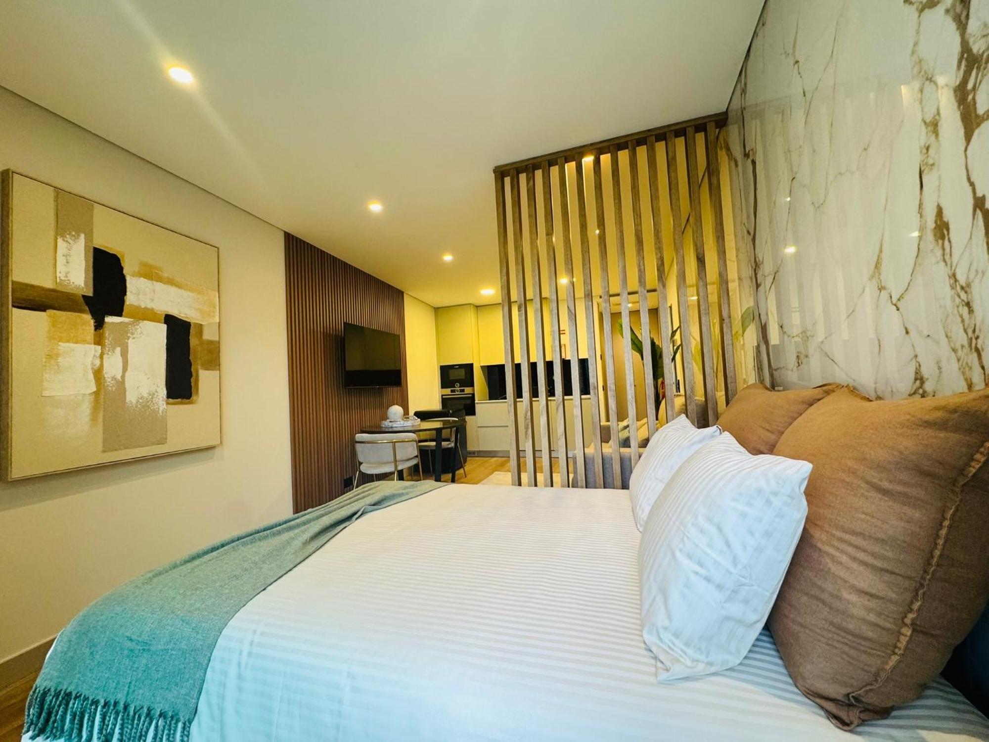 Downtown Luxury - *